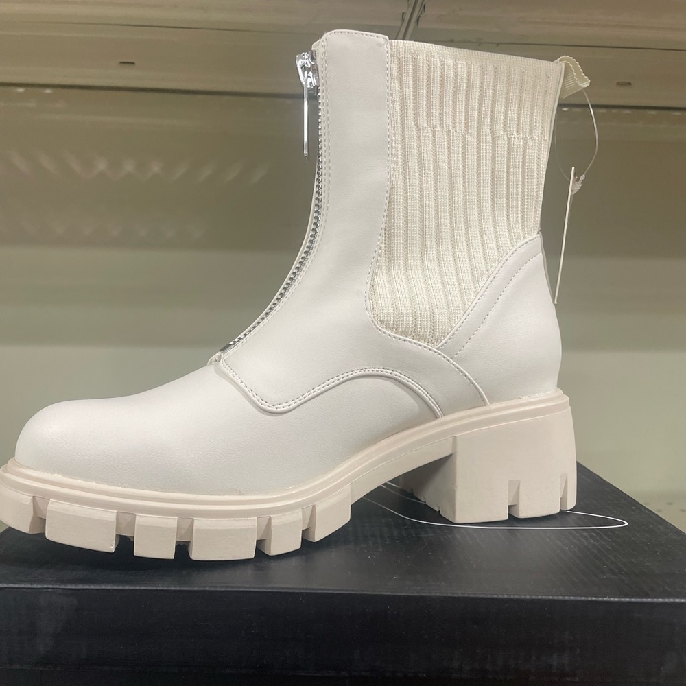 NWT in Original 📦 Chelsea Boots